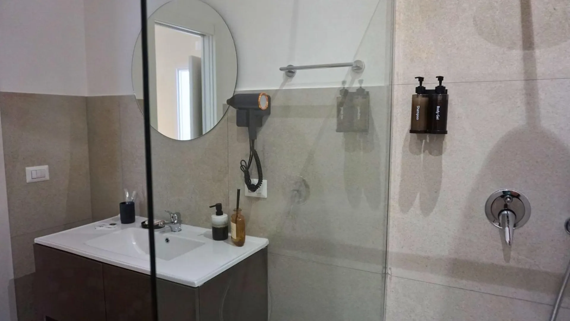 Bed & Breakfast Vk Rooms Bari Italien